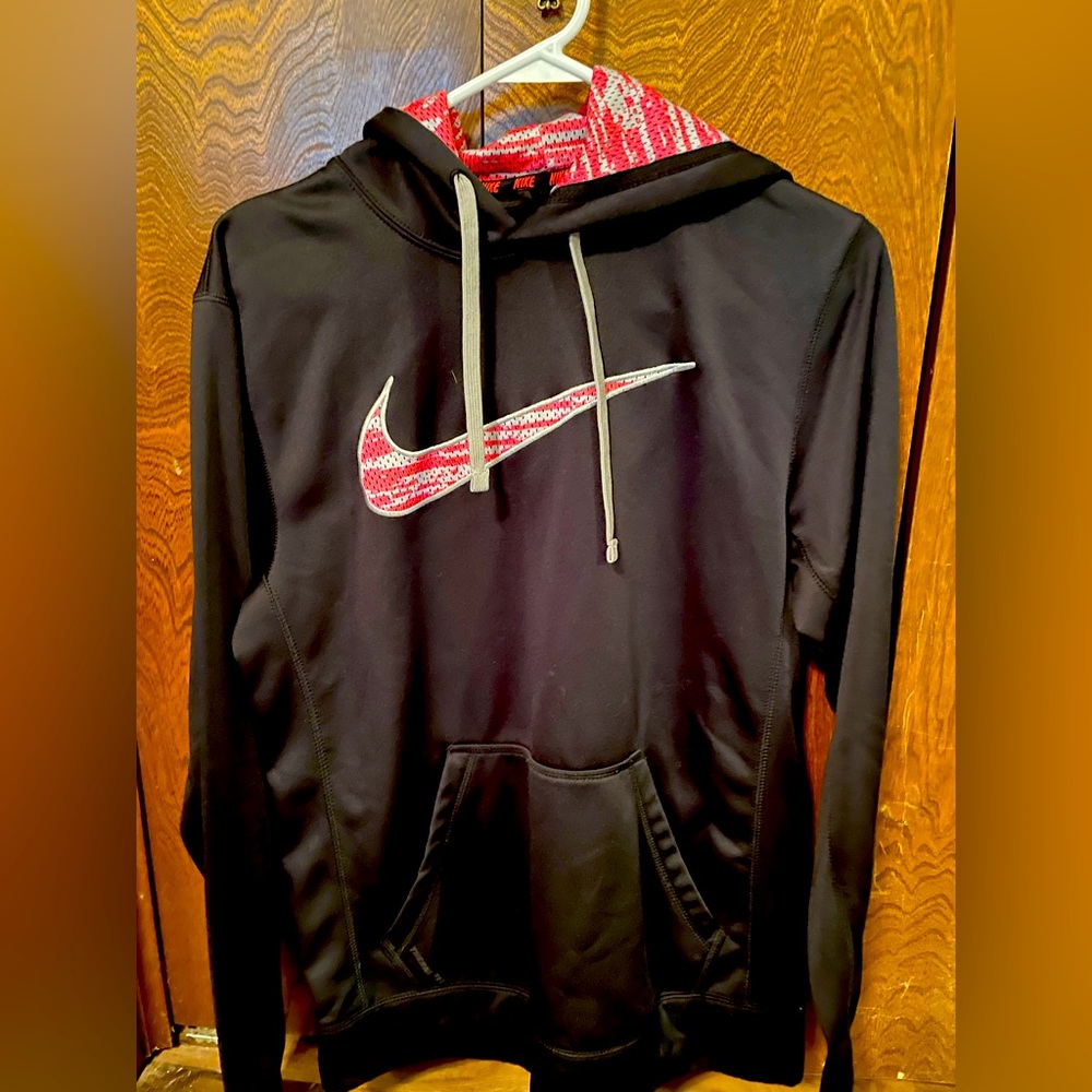 Nike Men’s Thermafit hoodie
